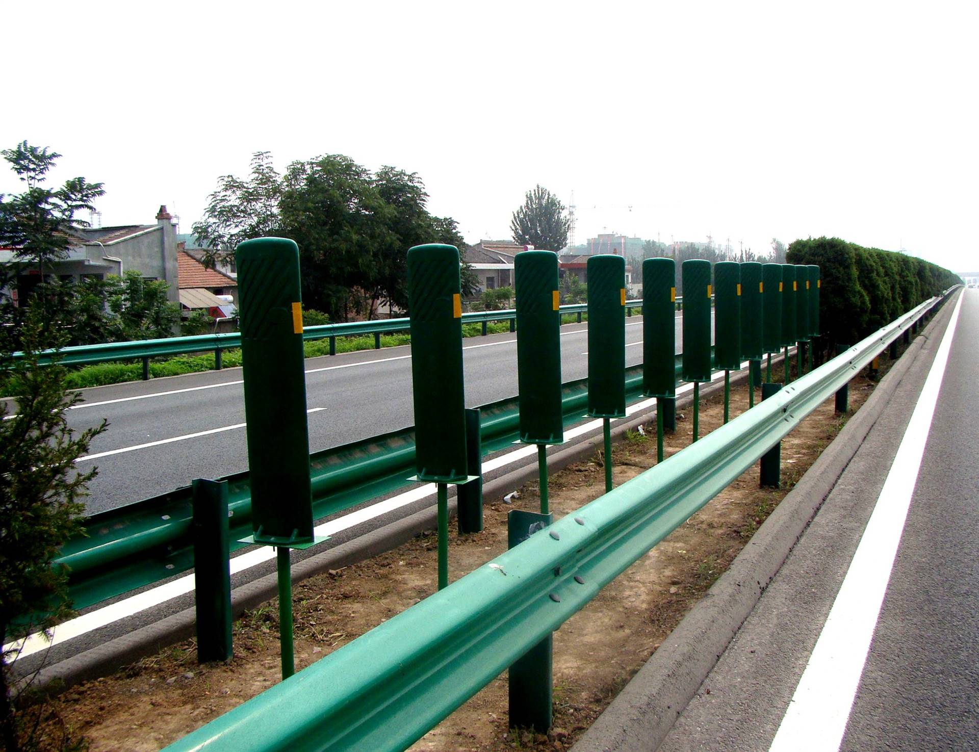 深圳廠家一站式定制 護(hù)欄、圍欄、隔離欄、擋車護(hù)欄及防撞欄等交通設(shè)施解決方案